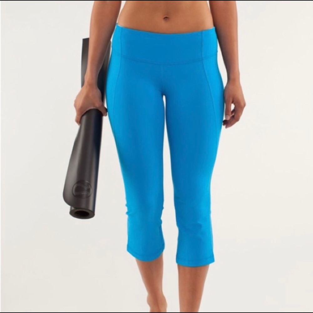Lululemon cropped pants.